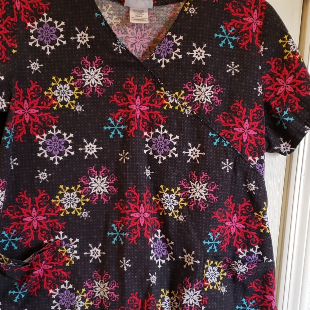 Black snowflake scrub top